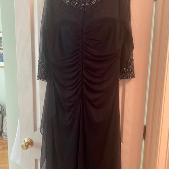 Alex Evenings Joanna Sweetheart Neckline Gown. Size 16 Navy - Picture 4 of 5